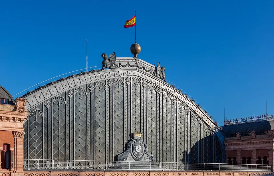 La estación de Atocha y su gran marquesina de hierro.