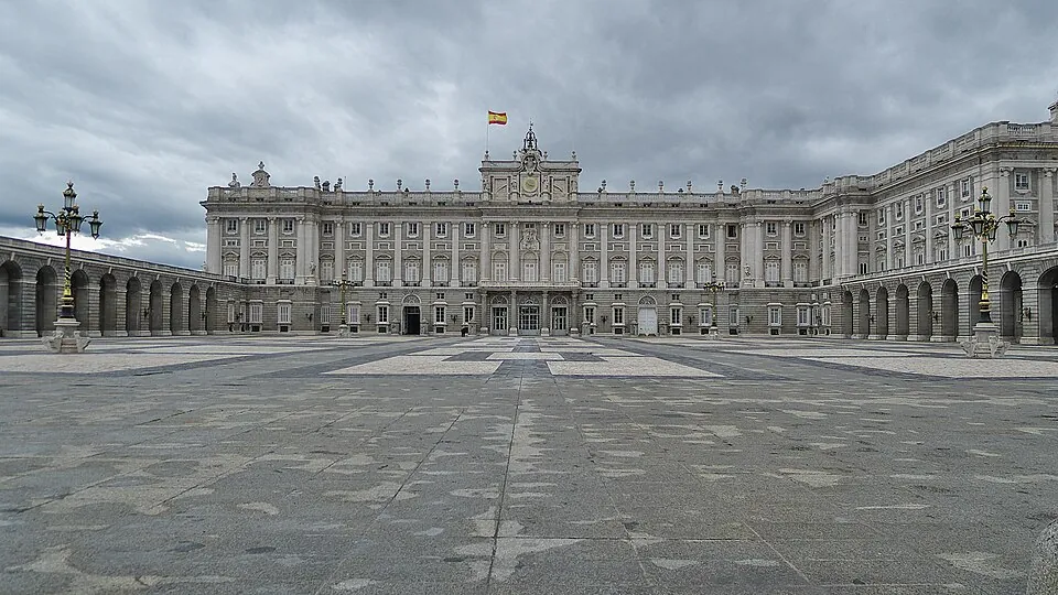 La fachada del Palacio Real, obra del siglo XVIII.