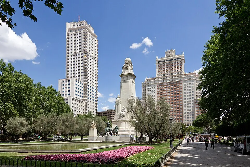 Monumento a Cervantes en la plaza de España.
