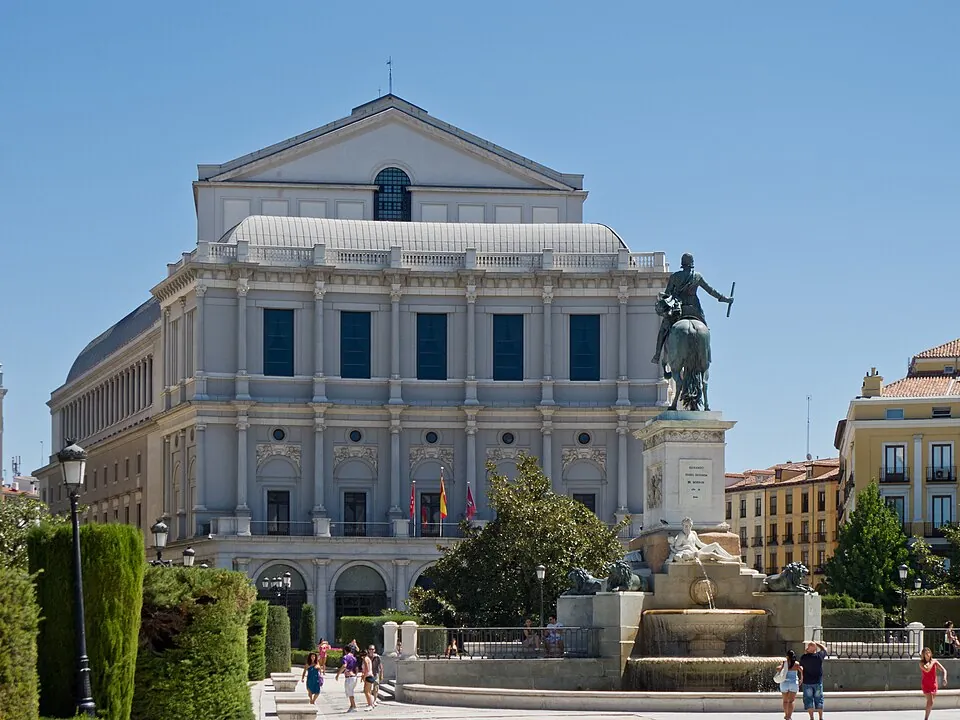El Teatro Real, junto a la plaza de Oriente.
